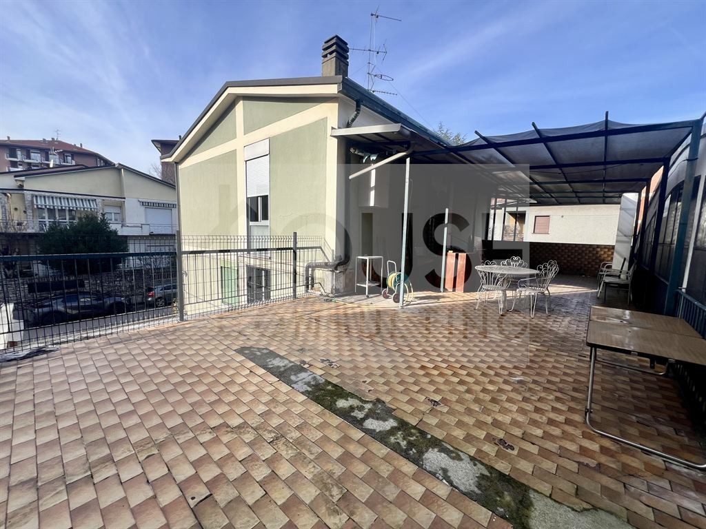 APPARTAMENTO RISERVATO CON TERRAZZO DI 75 MQ